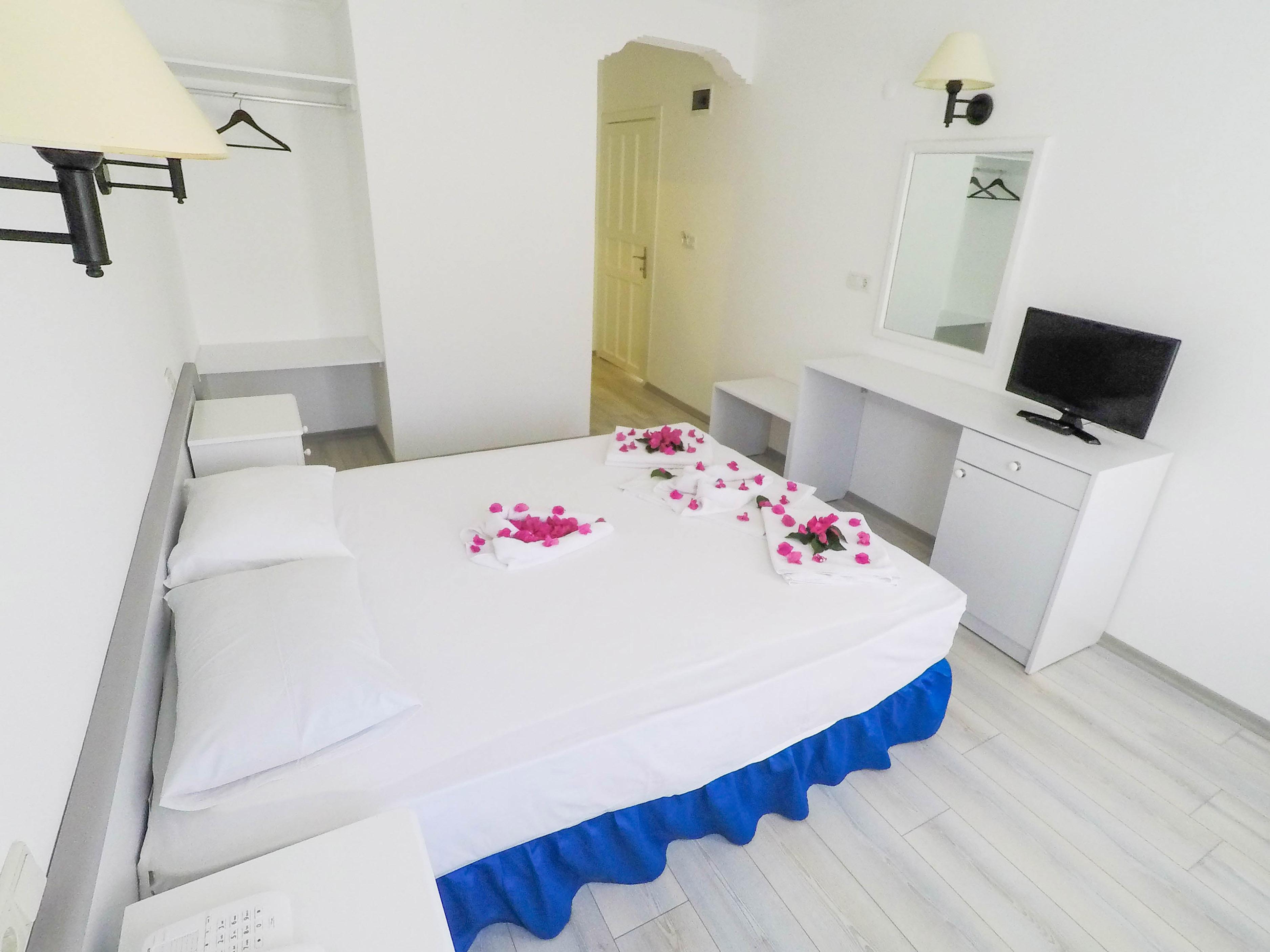 The Hello Hotel Gümbet Buitenkant foto
