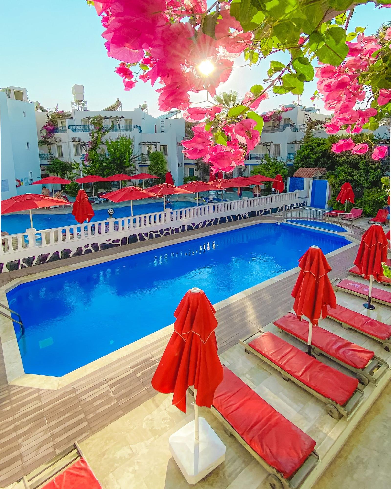 The Hello Hotel Gümbet Buitenkant foto